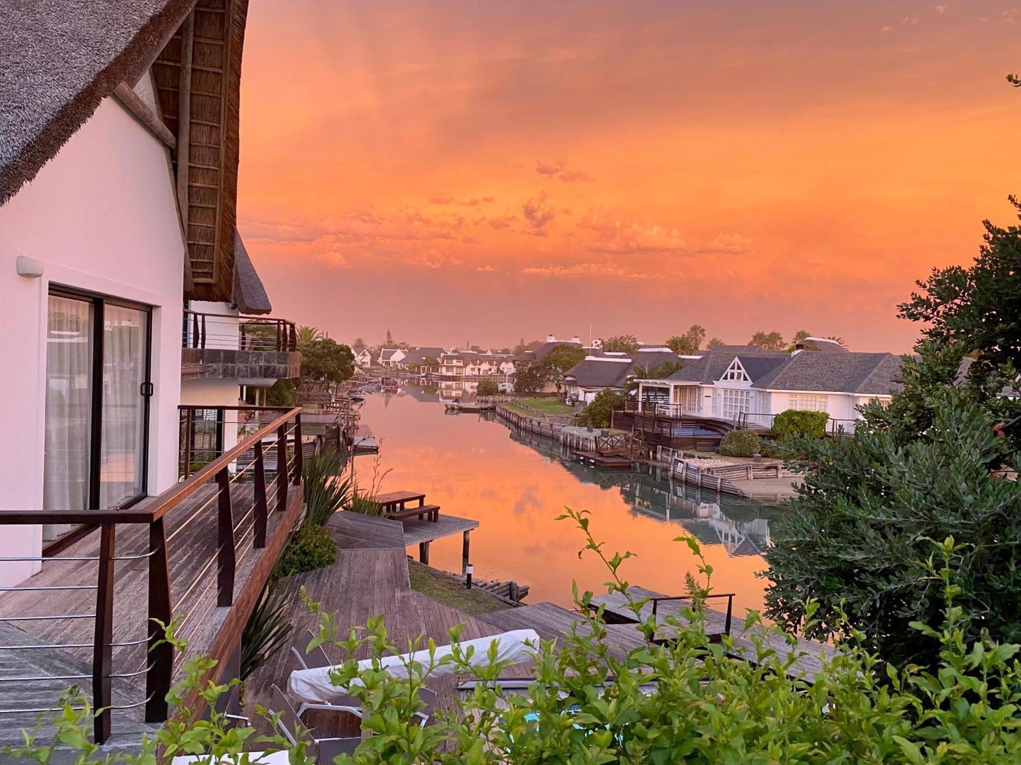 Canal Guest House - Waterfront Boutique Bed & Breakfast - Solar Power セント・フランシス・ベイ エクステリア 写真