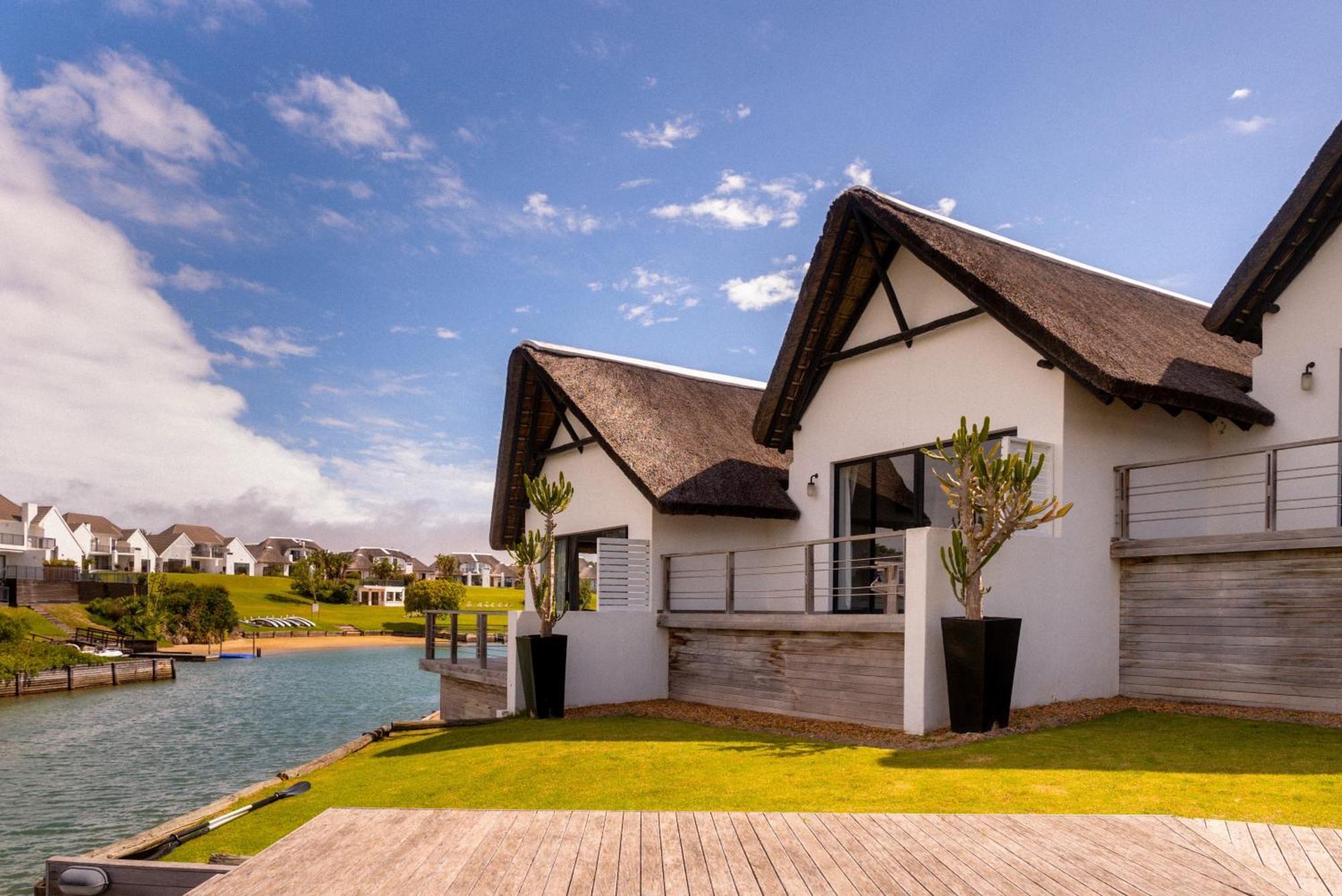 Canal Guest House - Waterfront Boutique Bed & Breakfast - Solar Power セント・フランシス・ベイ エクステリア 写真