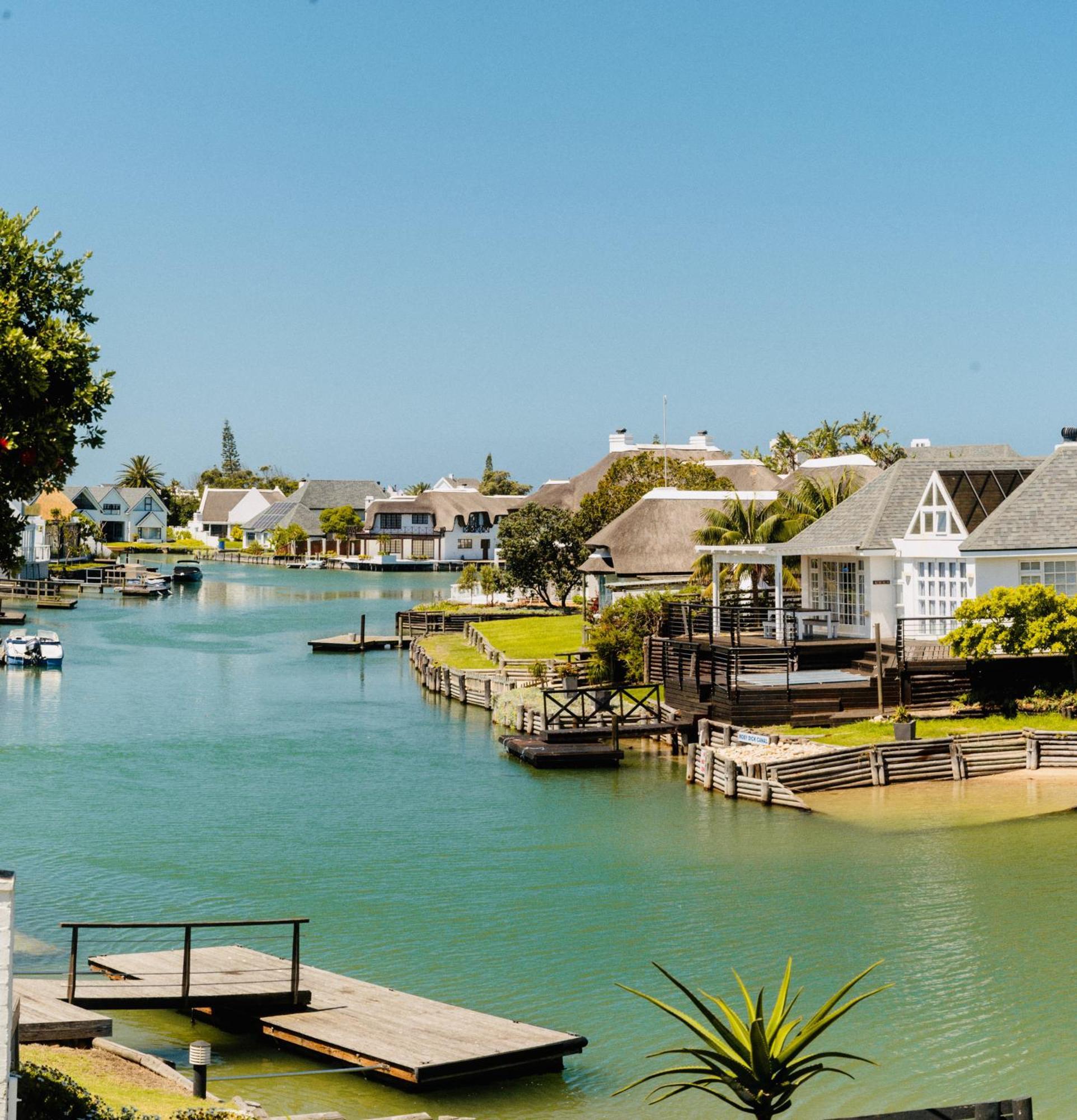 Canal Guest House - Waterfront Boutique Bed & Breakfast - Solar Power セント・フランシス・ベイ エクステリア 写真