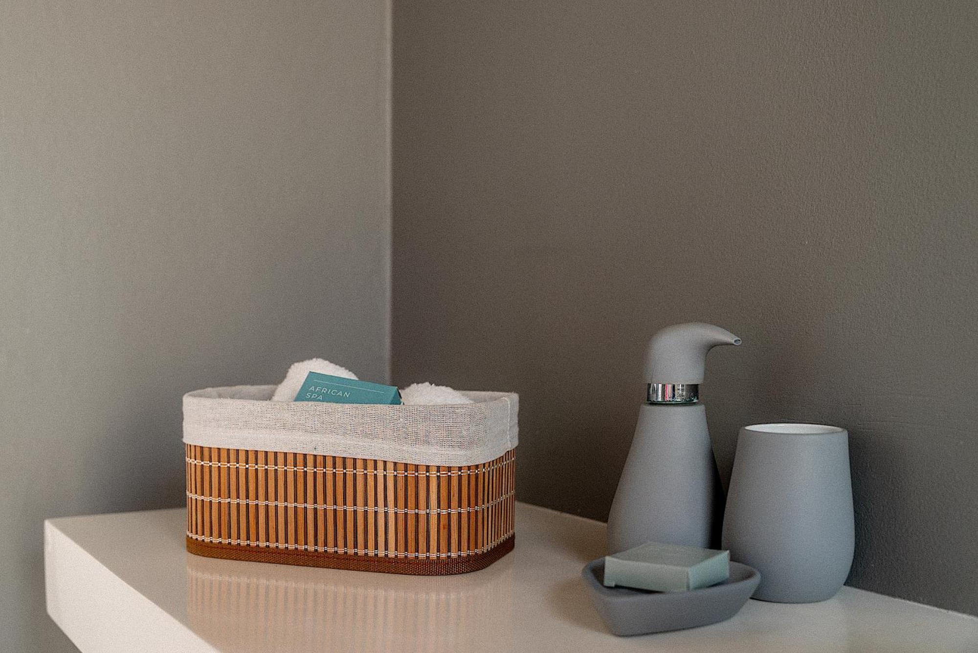 Canal Guest House - Waterfront Boutique Bed & Breakfast - Solar Power セント・フランシス・ベイ エクステリア 写真